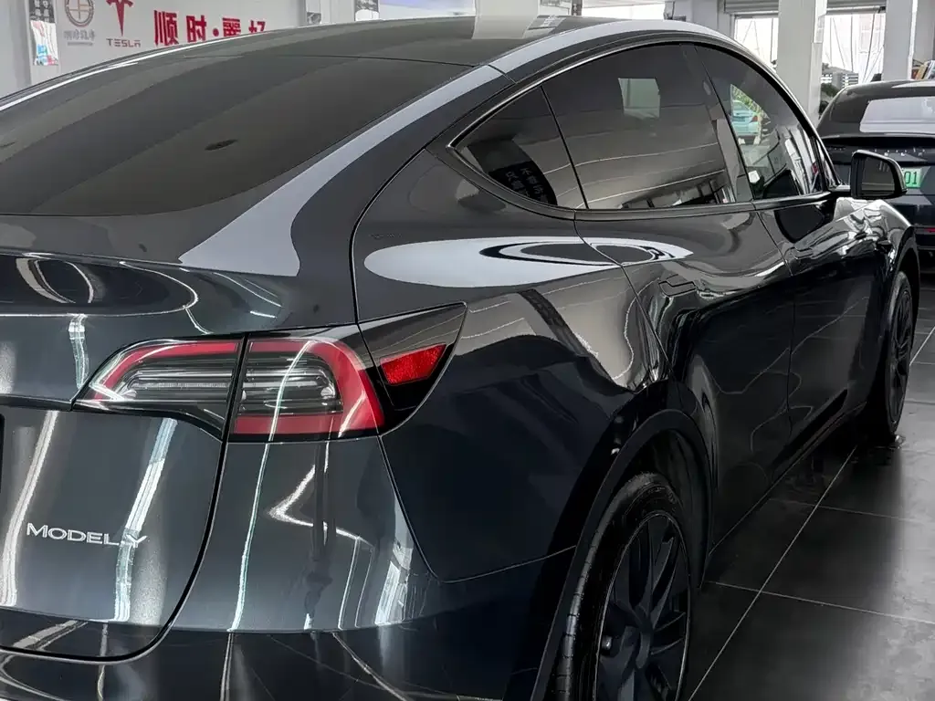 Tesla Model Y — фото 5