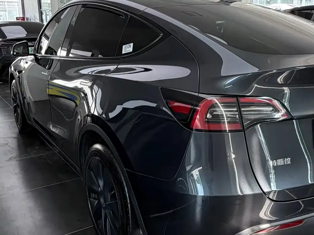 Tesla Model Y — фото 8
