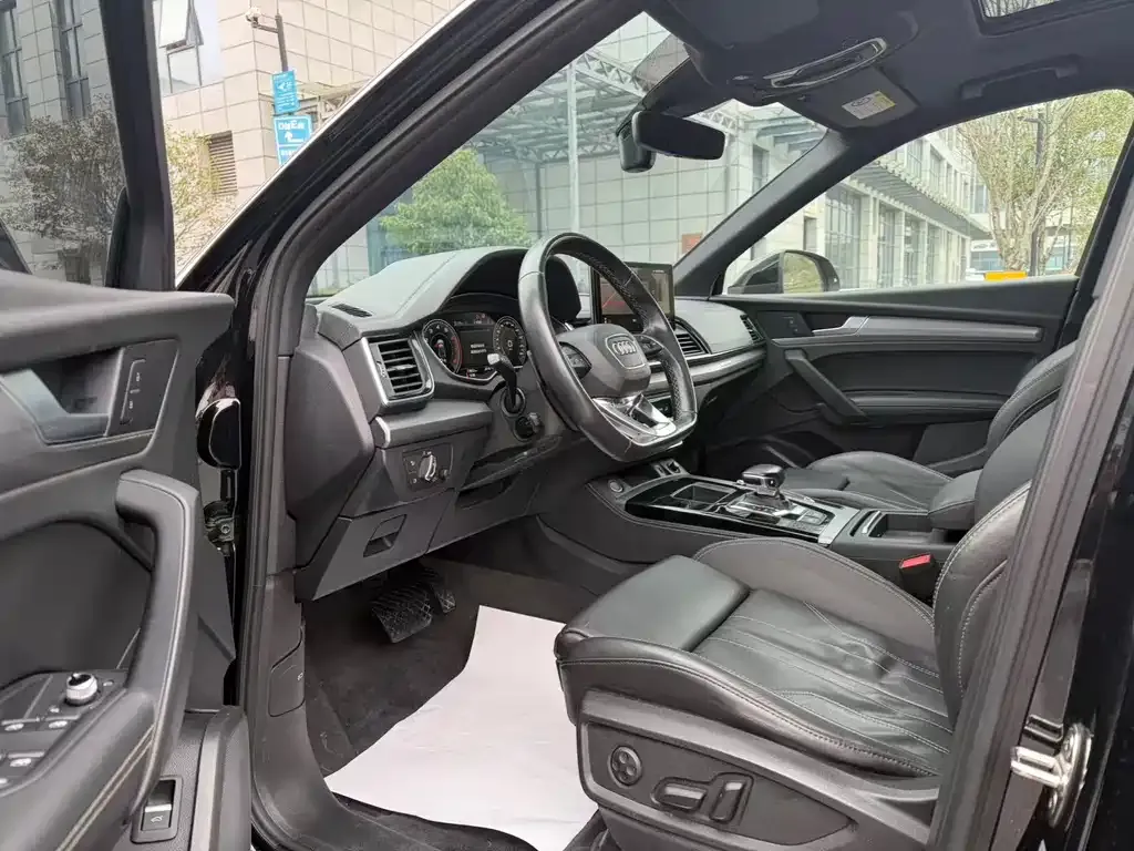 Audi Q5L Sportback — фото 2