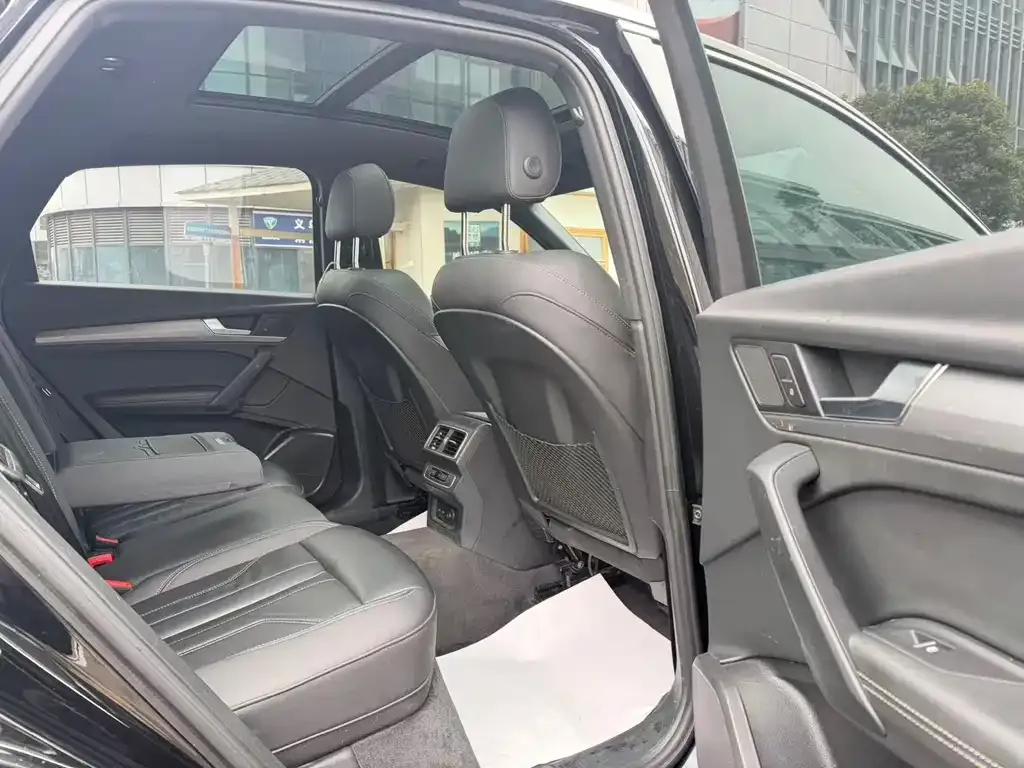 Audi Q5L Sportback — фото 4