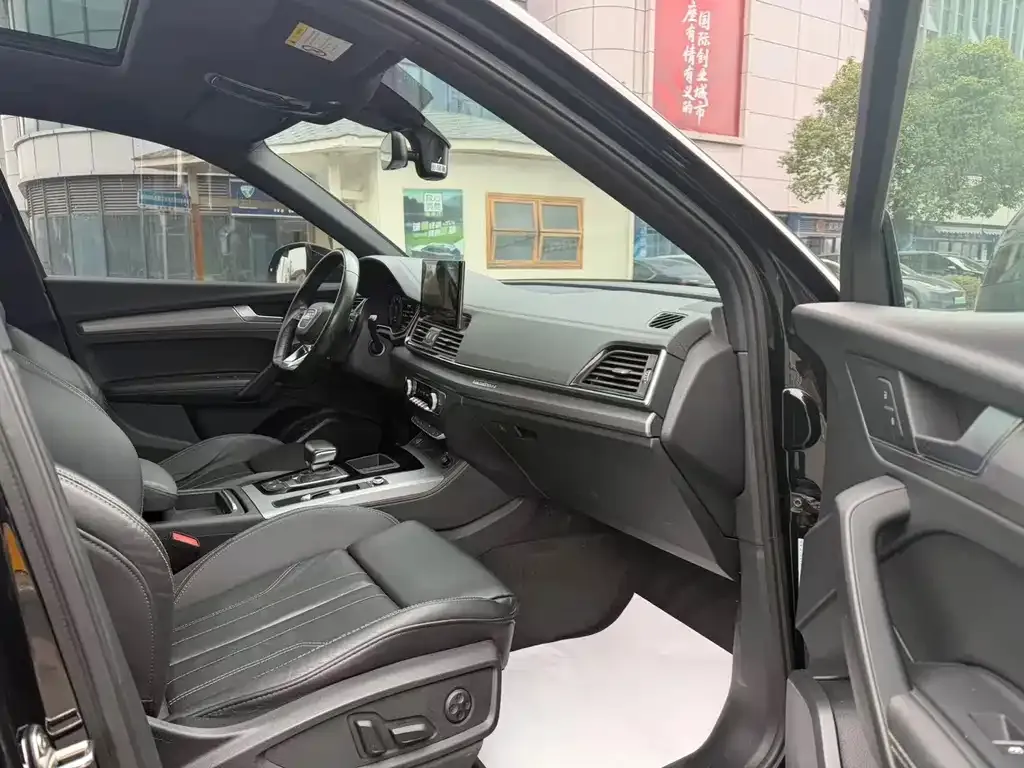 Audi Q5L Sportback — фото 6
