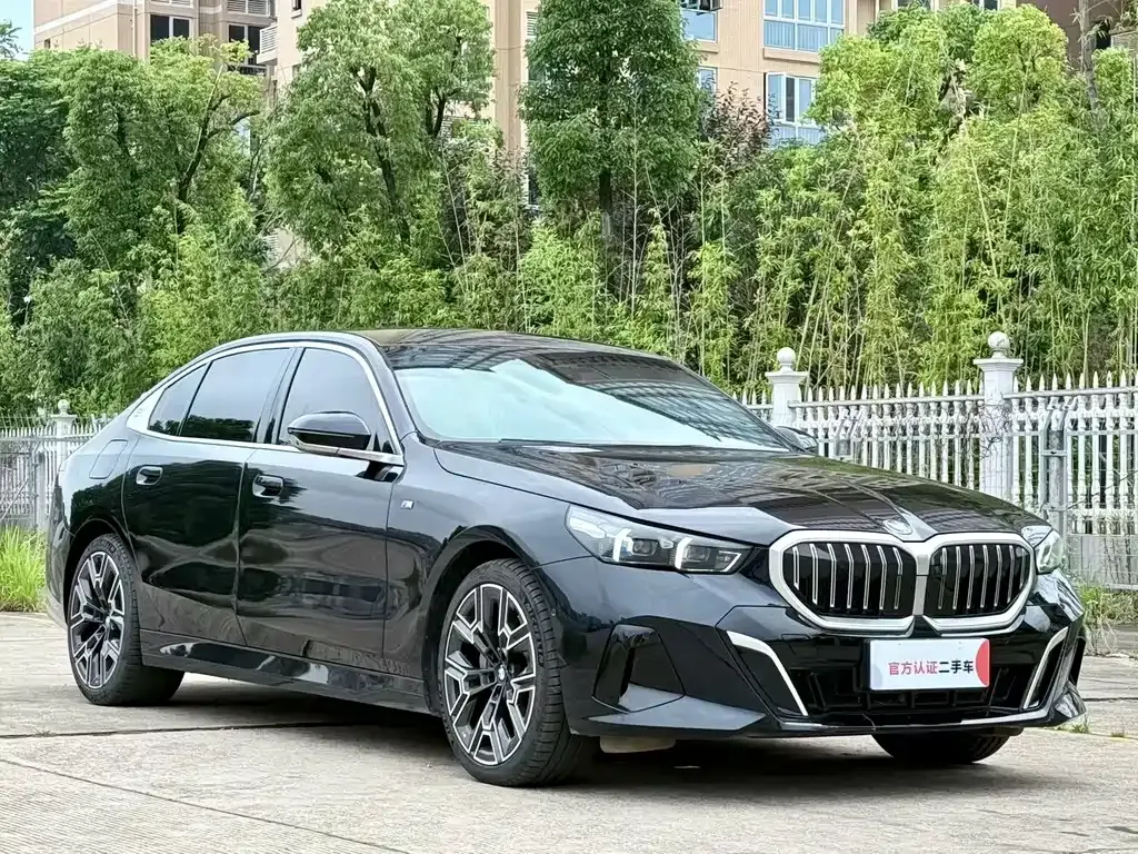 BMW 5 Series — фото 6