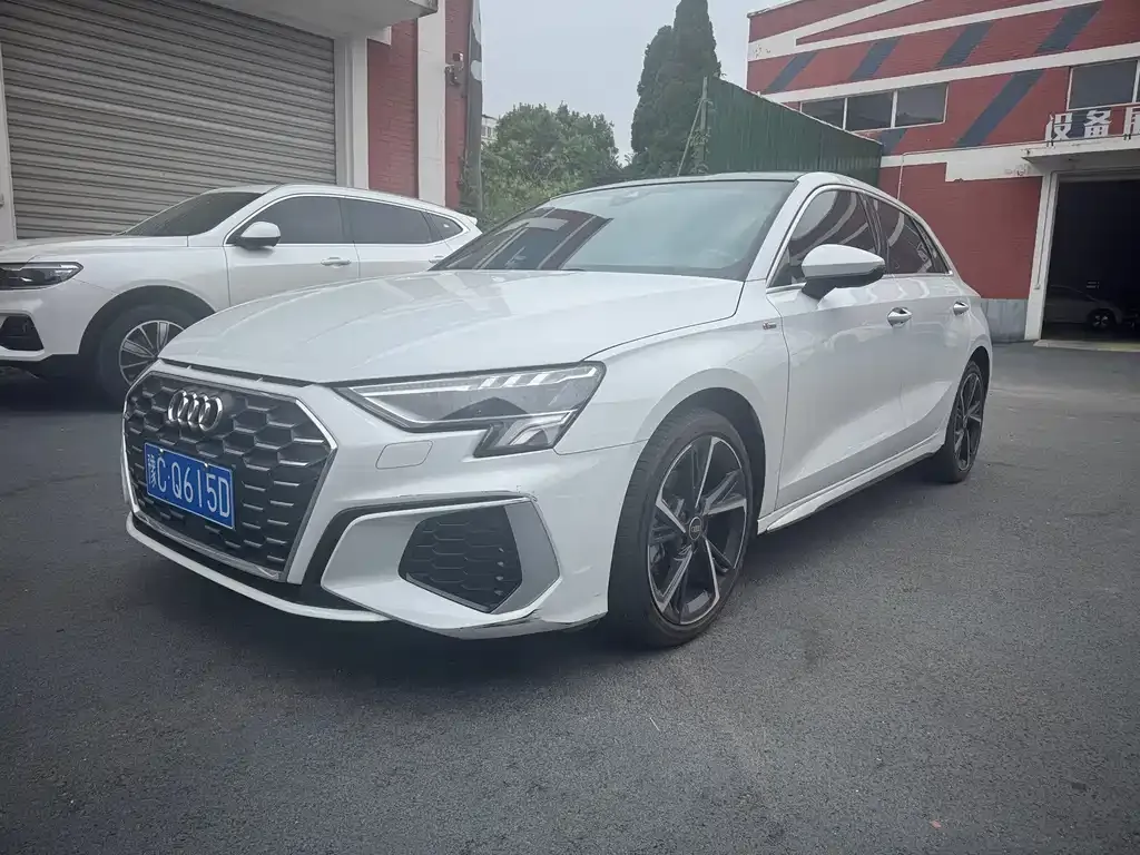 Audi A3 — фото 1