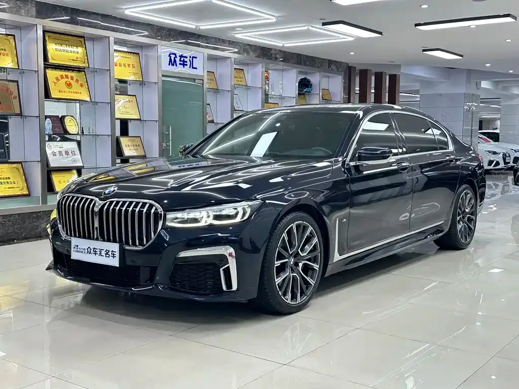 BMW 7 Series — фото 1