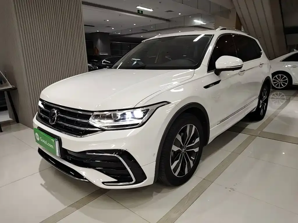 Volkswagen Tiguan L — фото 9