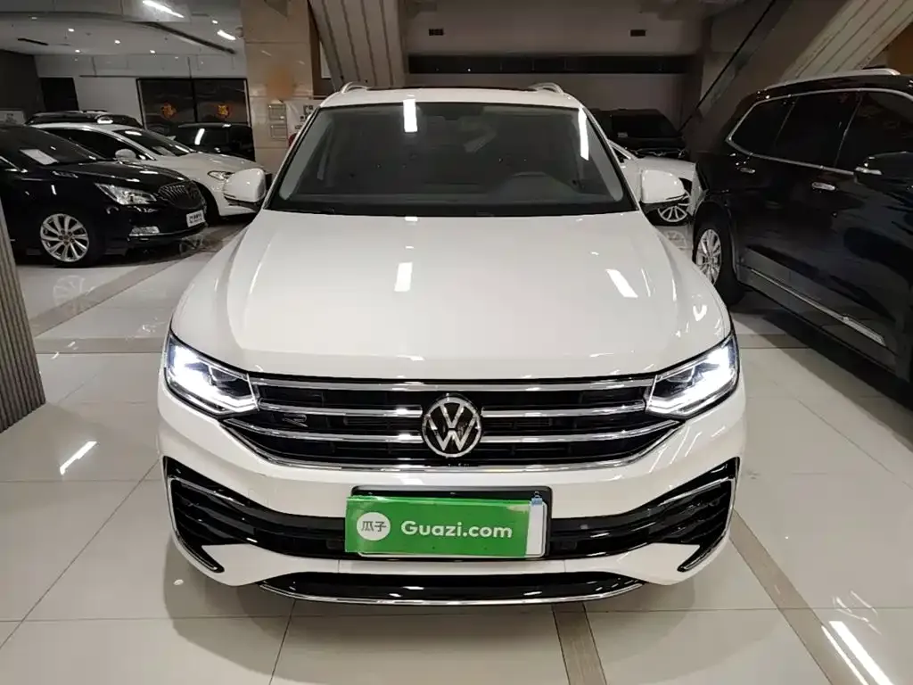 Volkswagen Tiguan L — фото 8