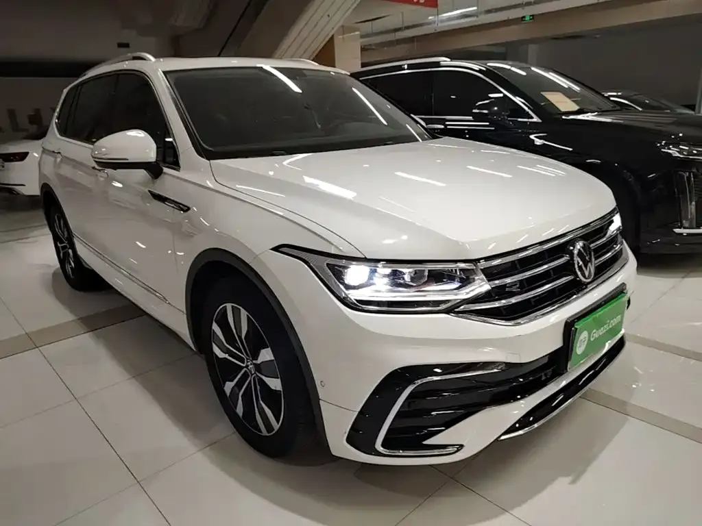 Volkswagen Tiguan L — фото 10