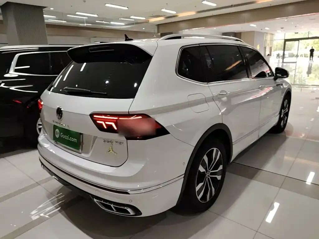 Volkswagen Tiguan L — фото 4