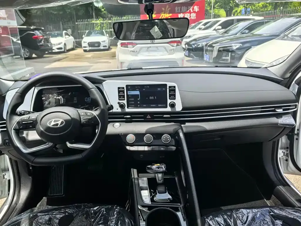 Hyundai Elantra — фото 2