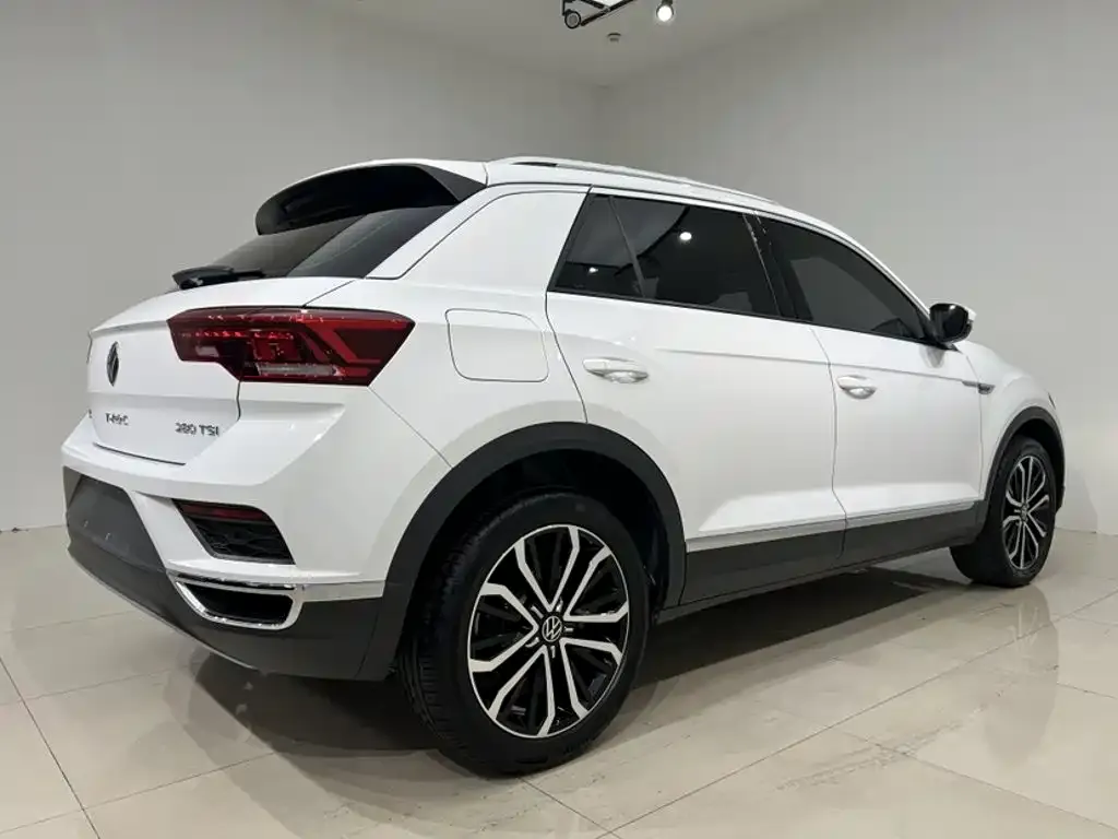 Volkswagen T-Roc — фото 6
