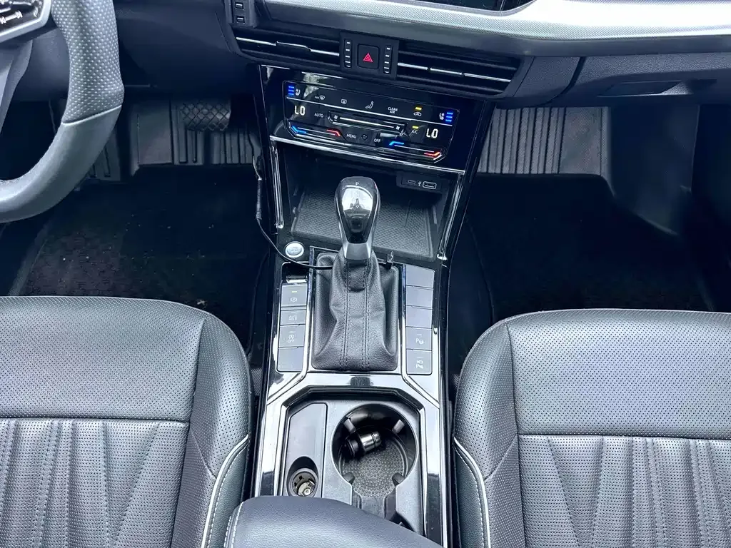 Volkswagen Passat — фото 7