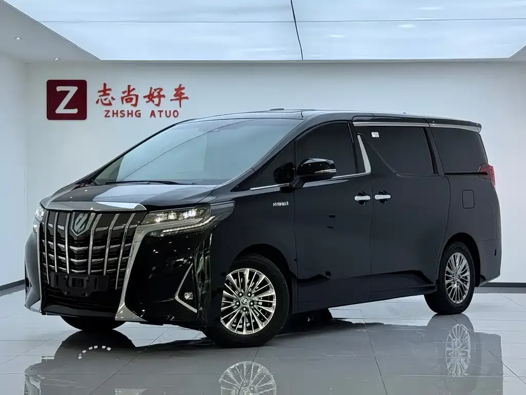 Toyota Alphard — фото 1
