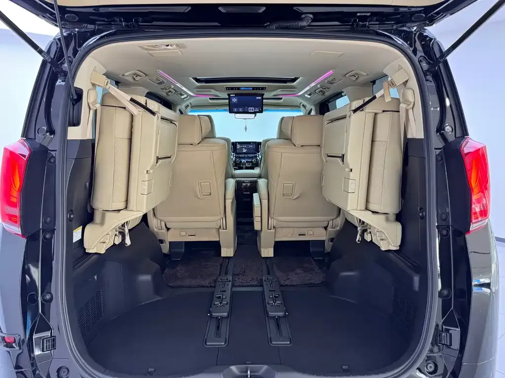 Toyota Alphard — фото 5