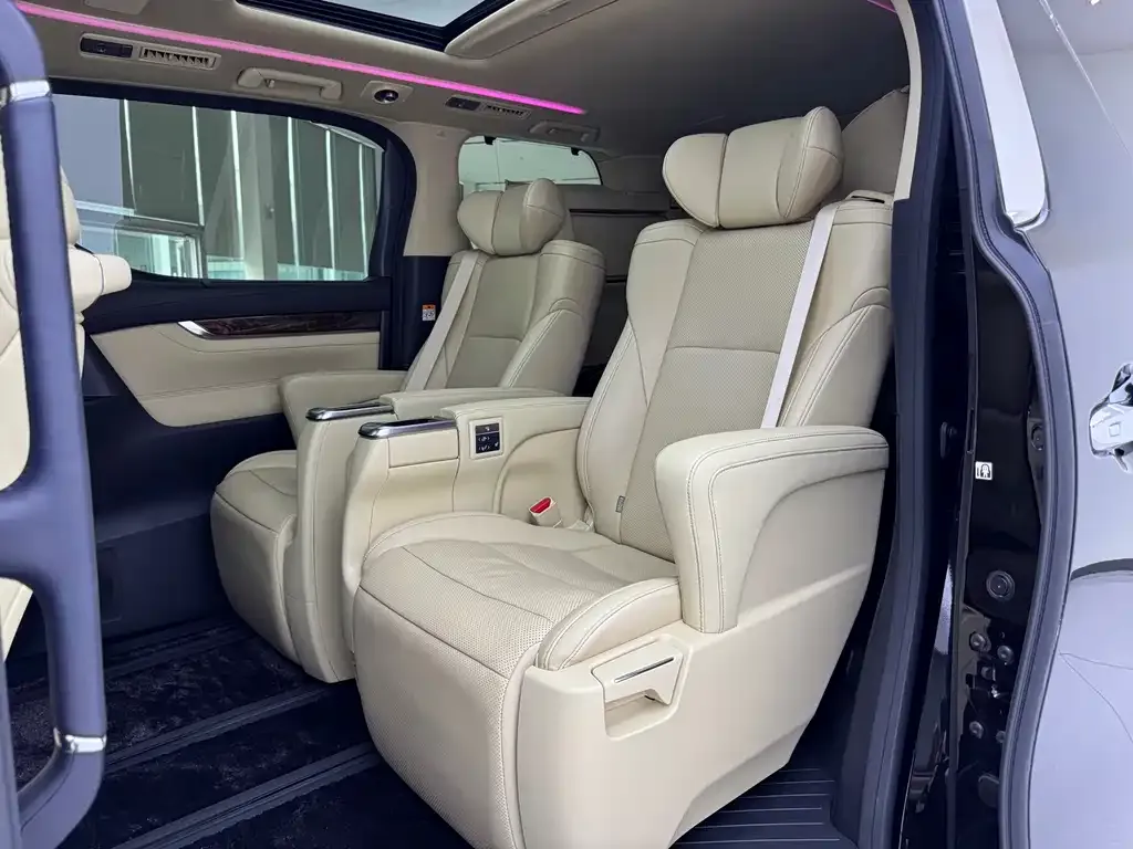 Toyota Alphard — фото 6