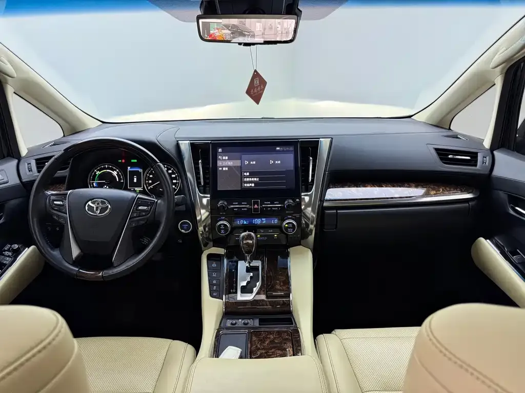 Toyota Alphard — фото 8