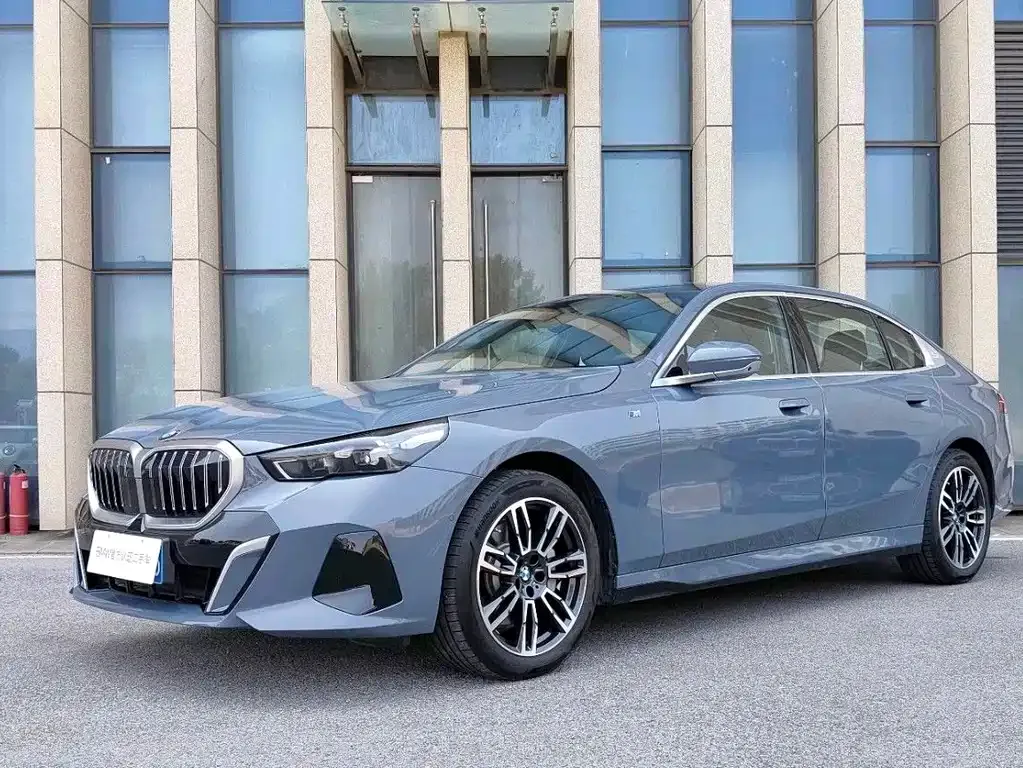 BMW 5 Series — фото 1