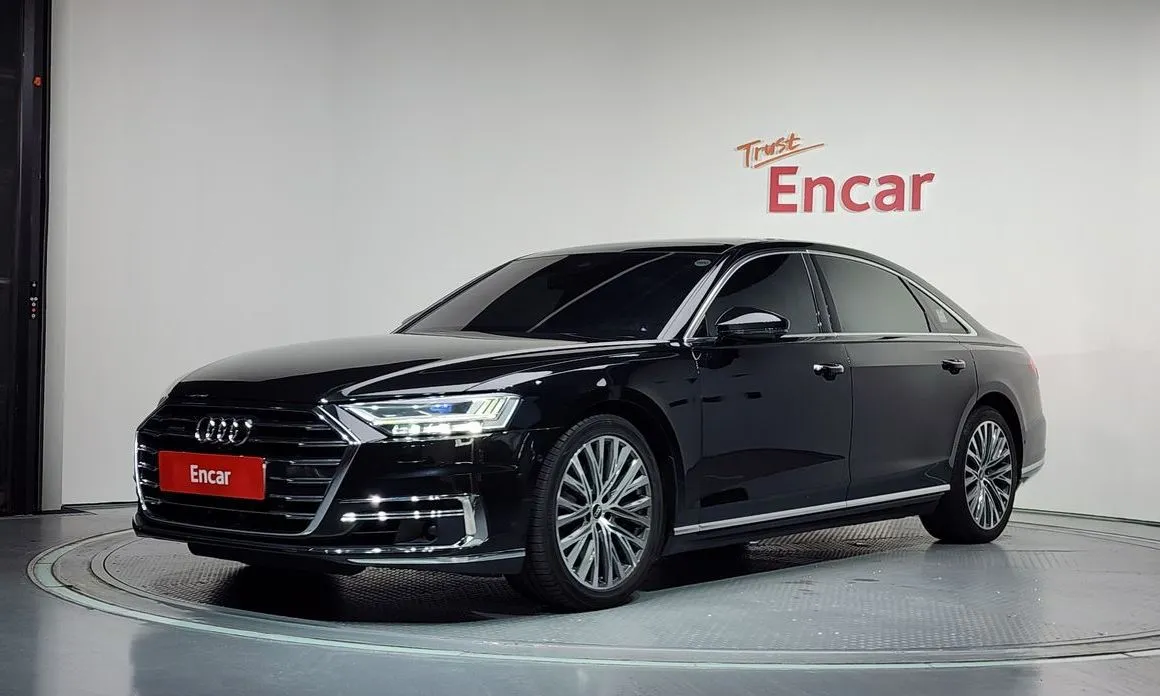 Audi A8 — фото 1