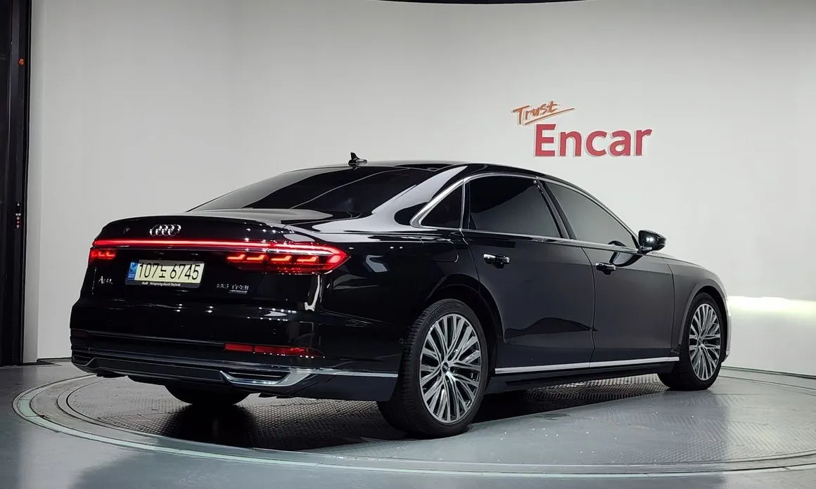 Audi A8 — фото 3