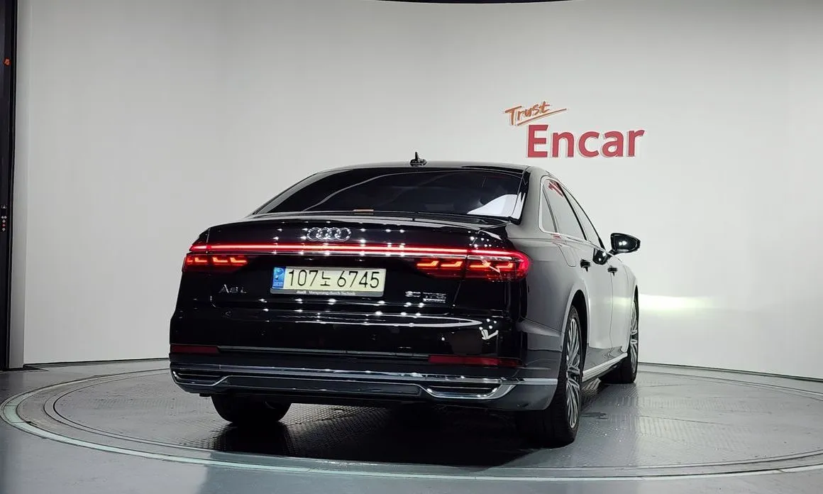 Audi A8 — фото 2