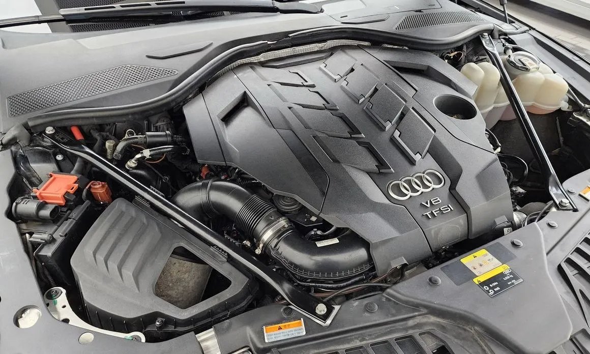 Audi A8 — фото 10