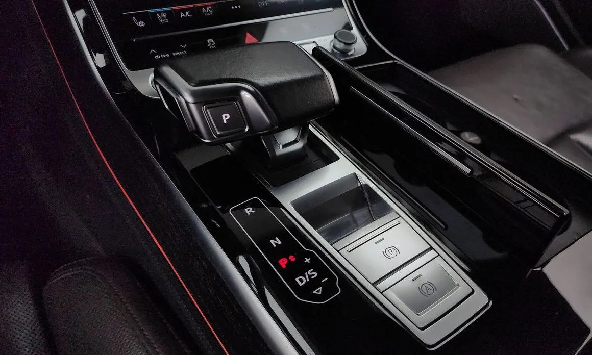 Audi A8 — фото 8