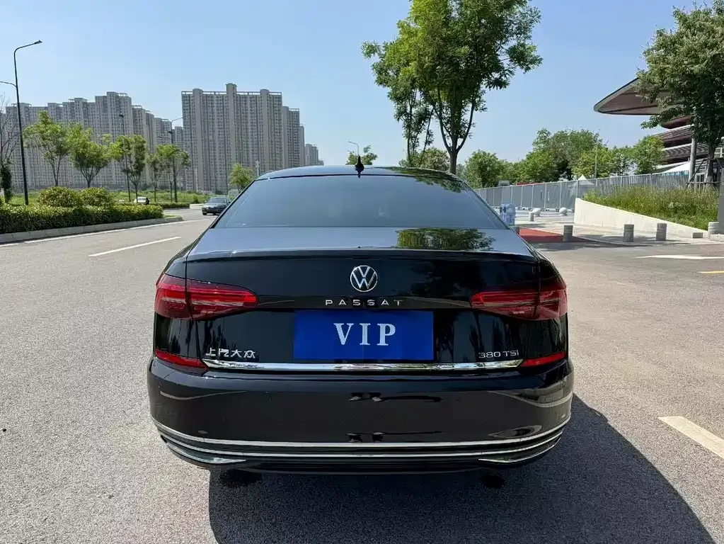 Volkswagen Passat — фото 8