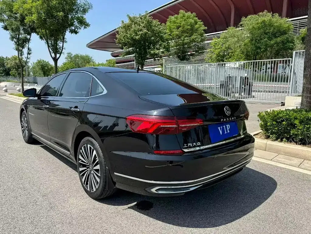 Volkswagen Passat — фото 7
