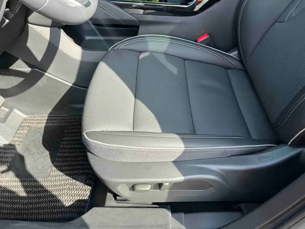 Buick Envision Plus — фото 3