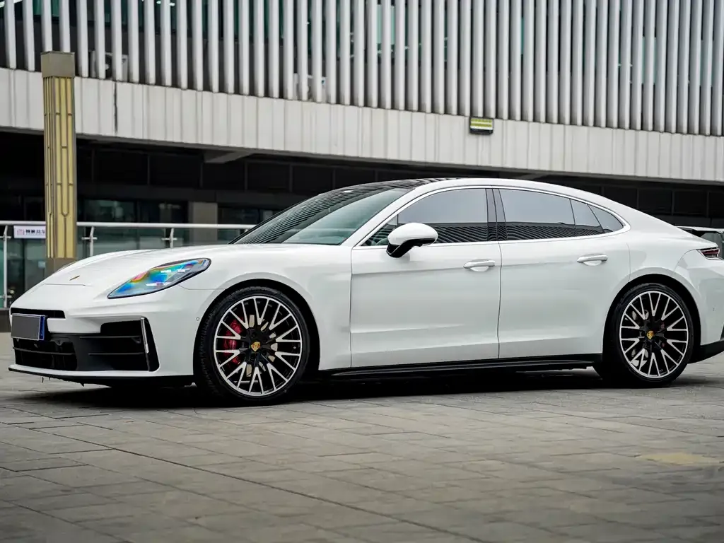 Porsche Panamera — фото 1