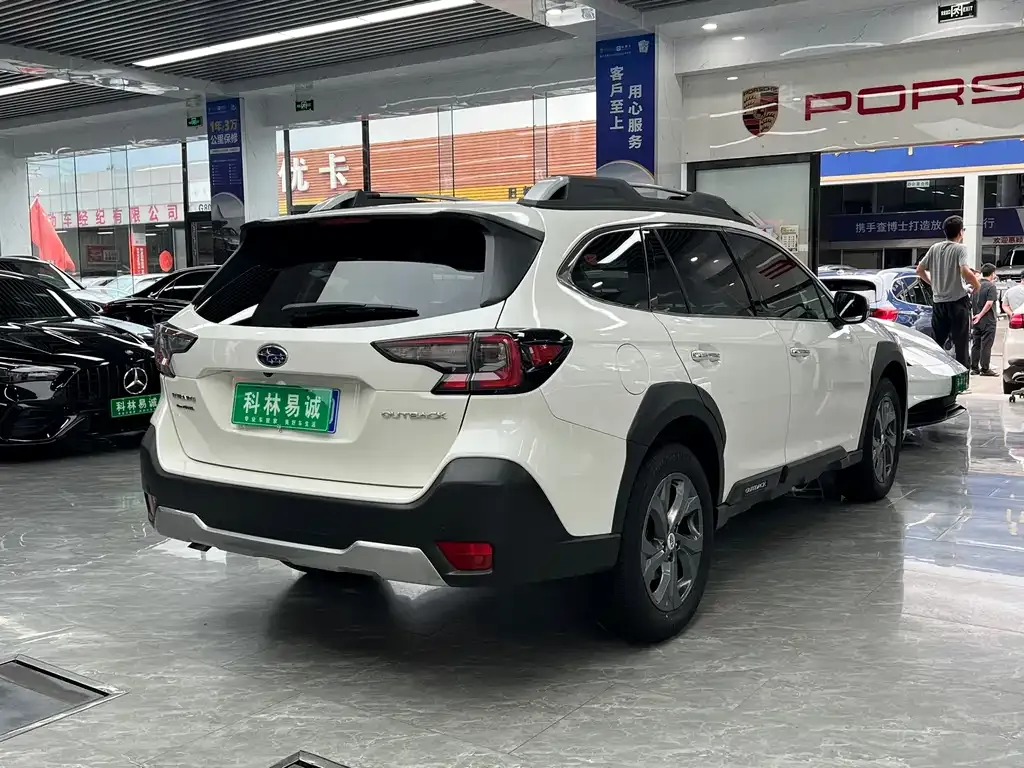 Subaru Outback — фото 10