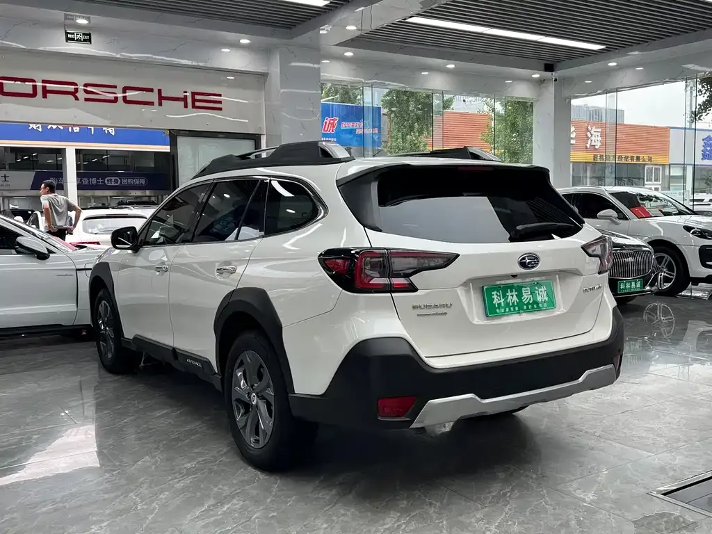 Subaru Outback — фото 7