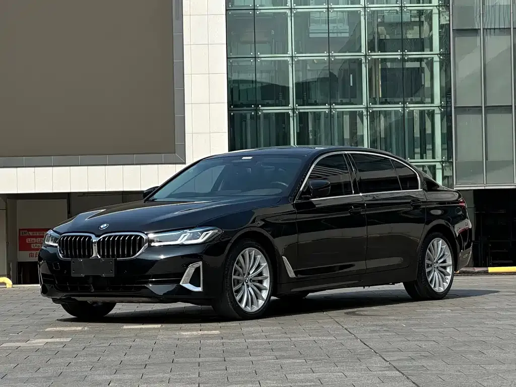 BMW 5 Series — фото 1