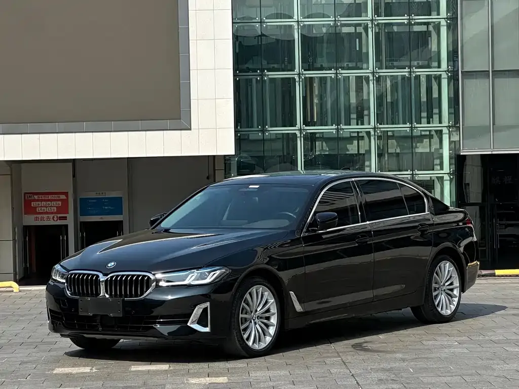BMW 5 Series — фото 6