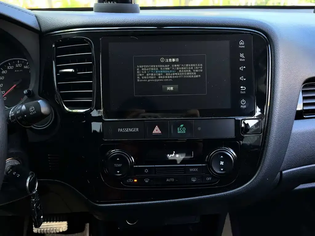 Mitsubishi Outlander — фото 10