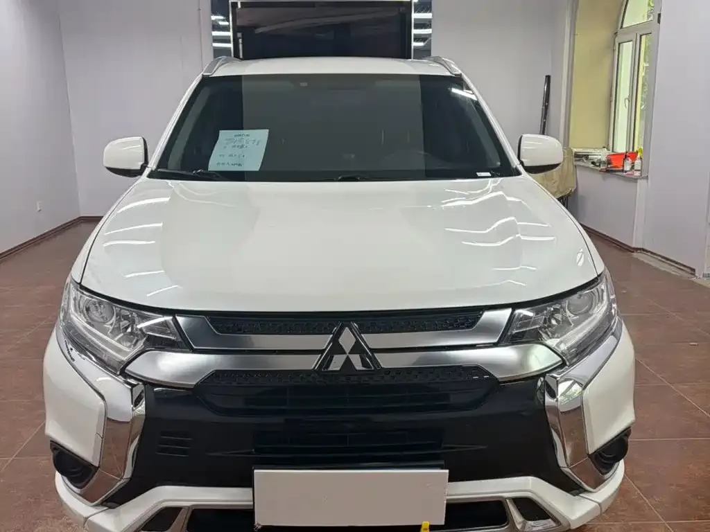 Mitsubishi Outlander — фото 2