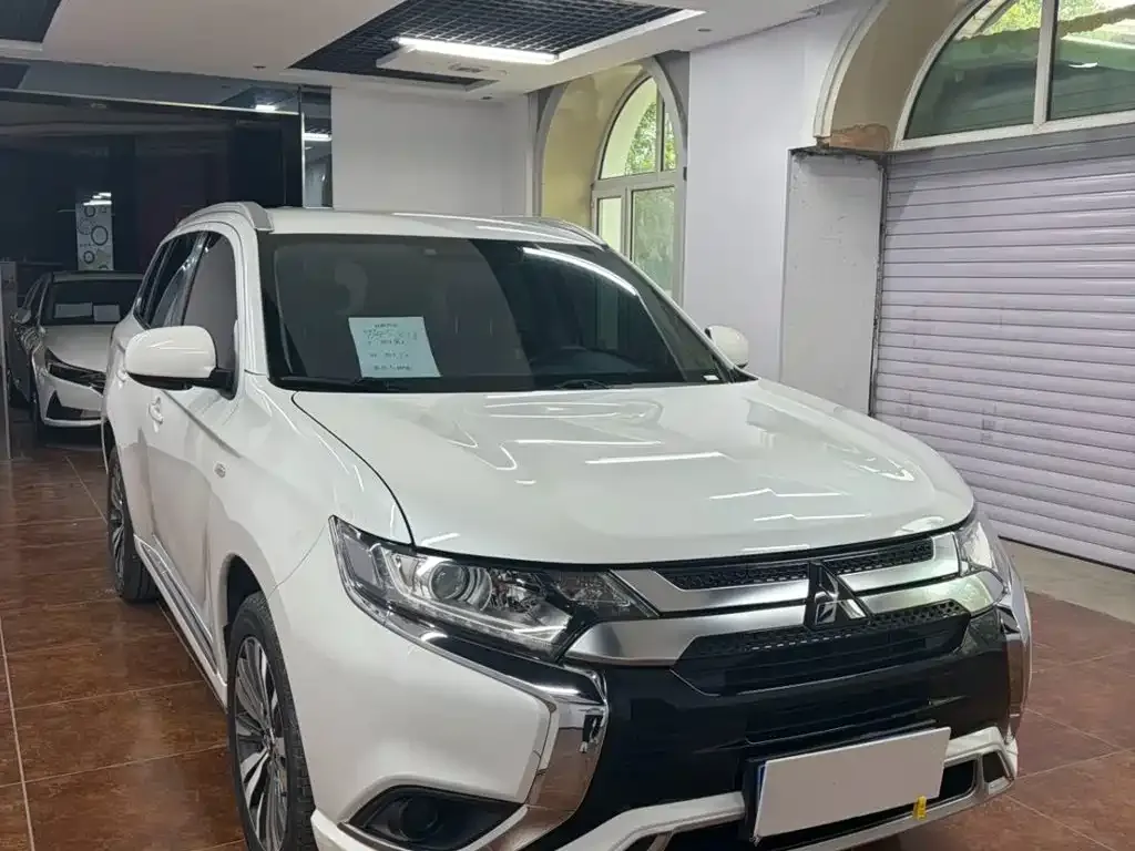 Mitsubishi Outlander — фото 9