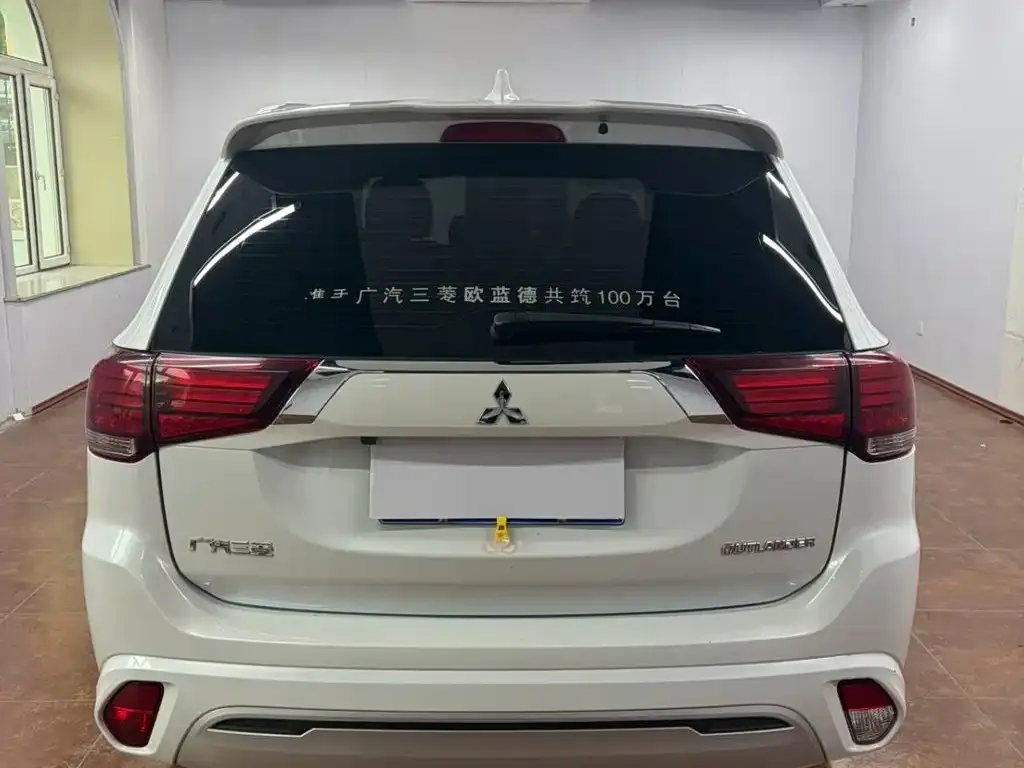 Mitsubishi Outlander — фото 6