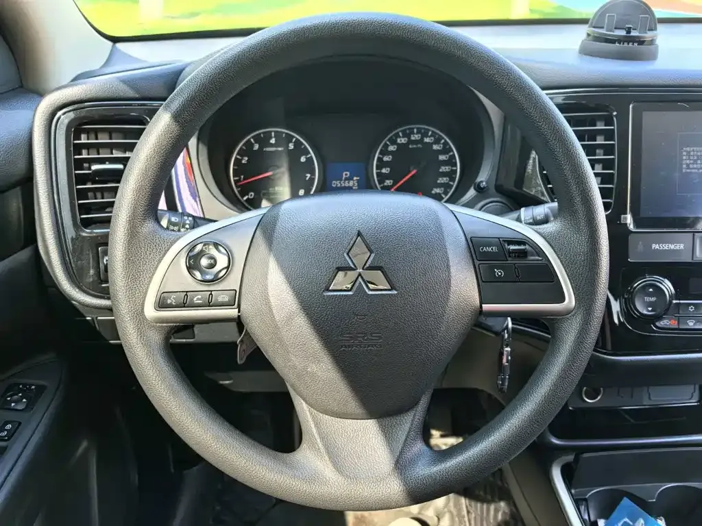 Mitsubishi Outlander — фото 4