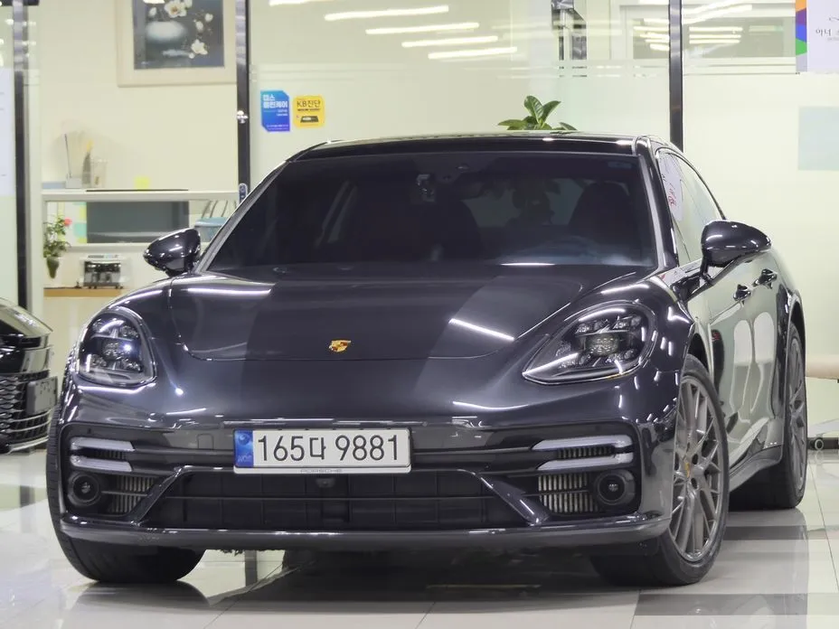 Porsche Panamera — фото 1