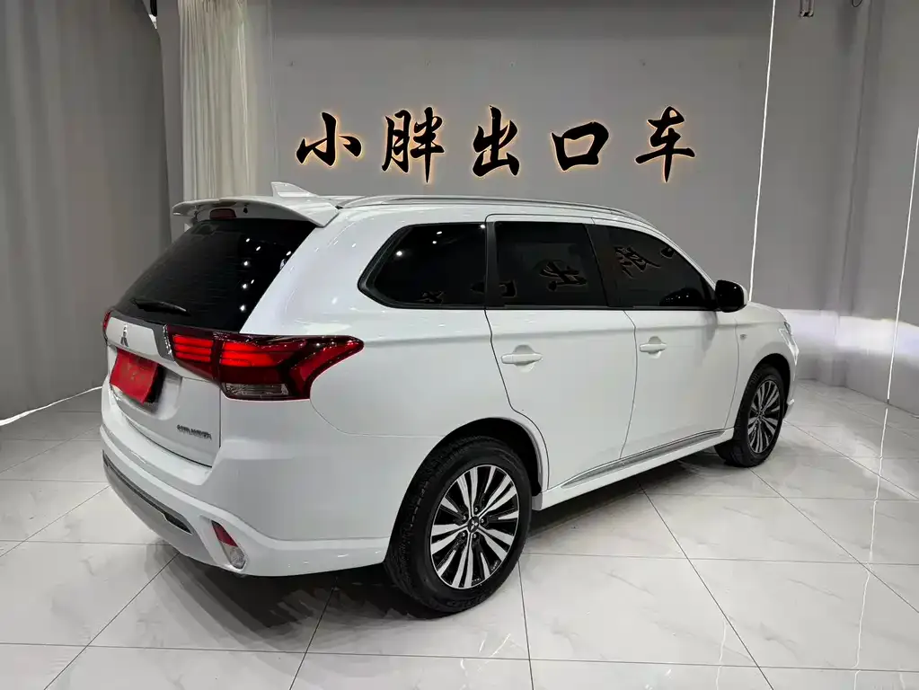 Mitsubishi Outlander — фото 5