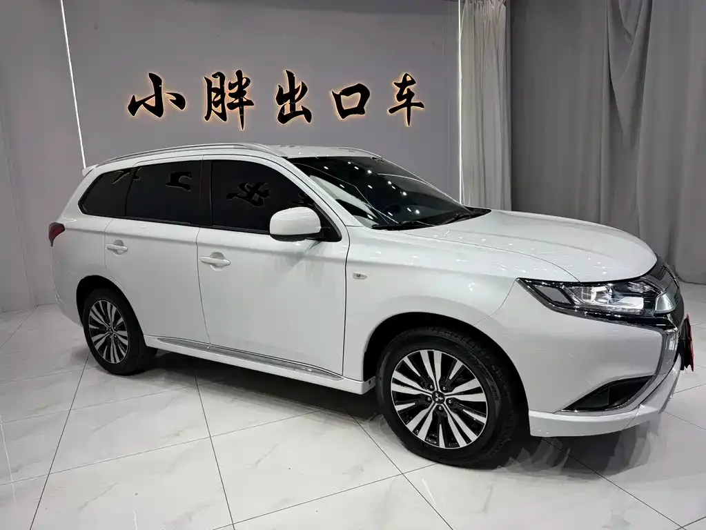 Mitsubishi Outlander — фото 8