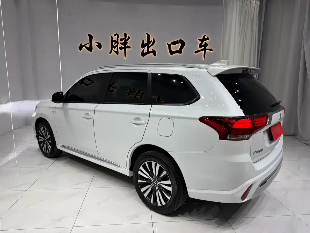Mitsubishi Outlander — фото 6