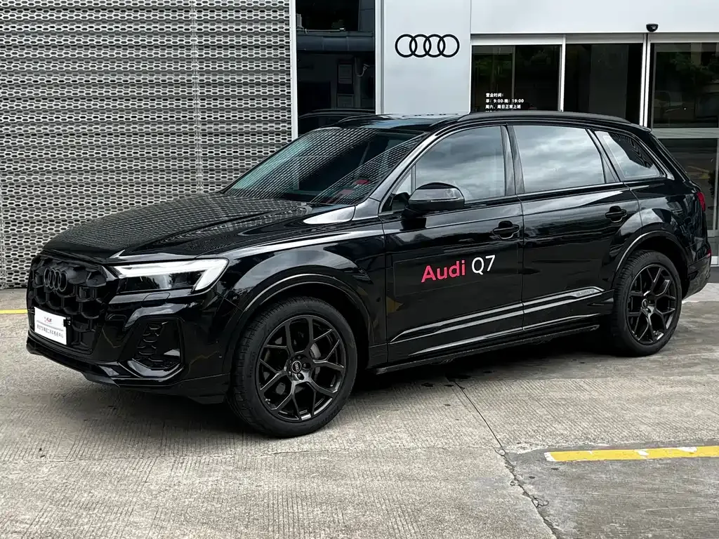 Audi Q7 — фото 1