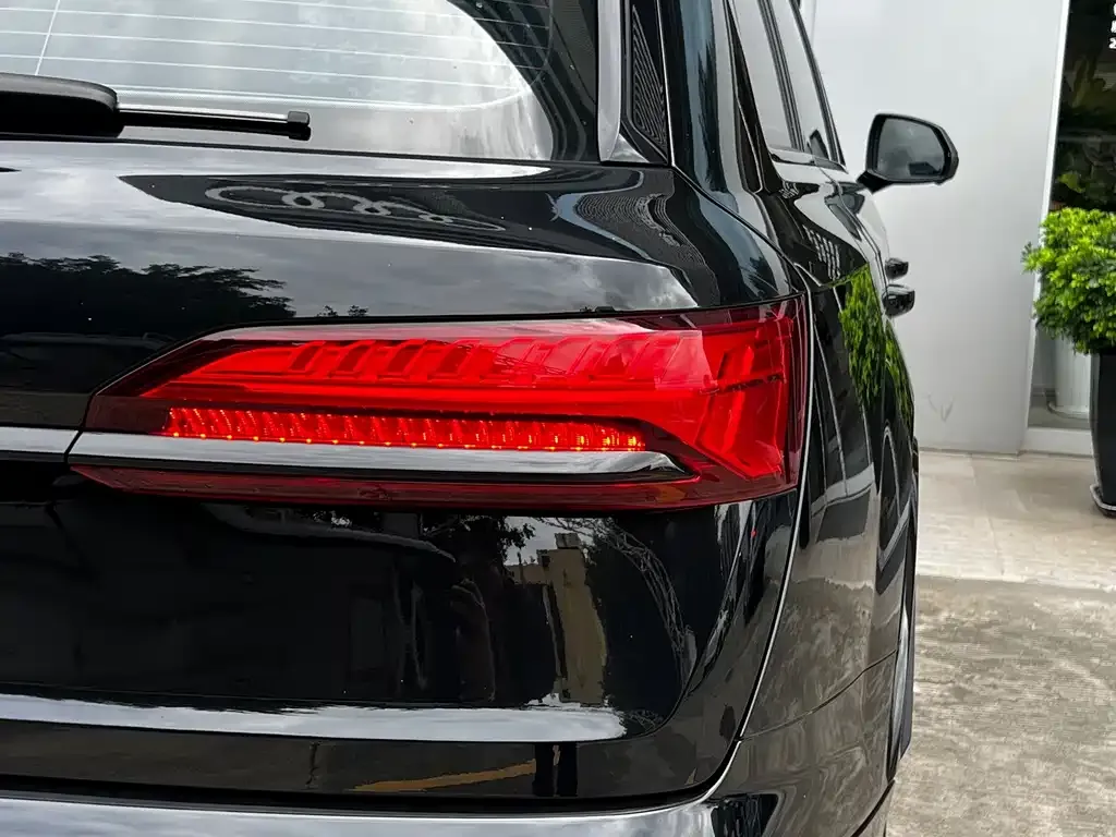 Audi Q7 — фото 3