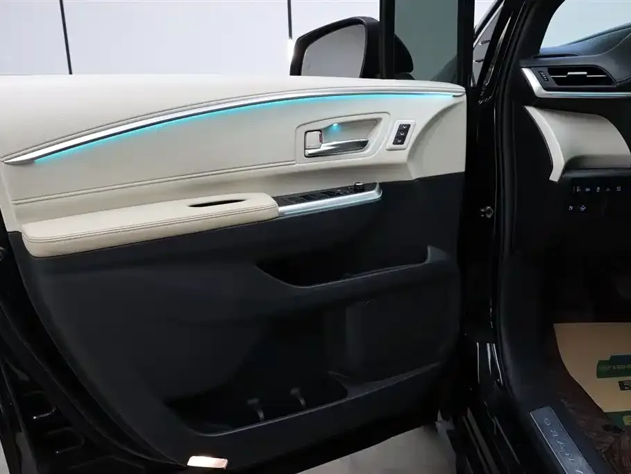 Toyota Granvia — фото 9