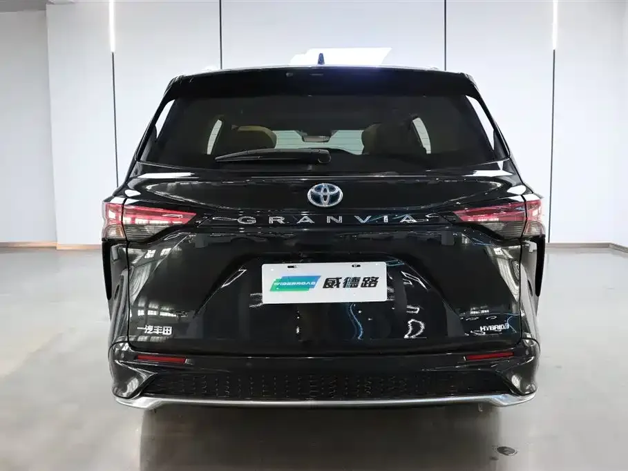 Toyota Granvia — фото 4