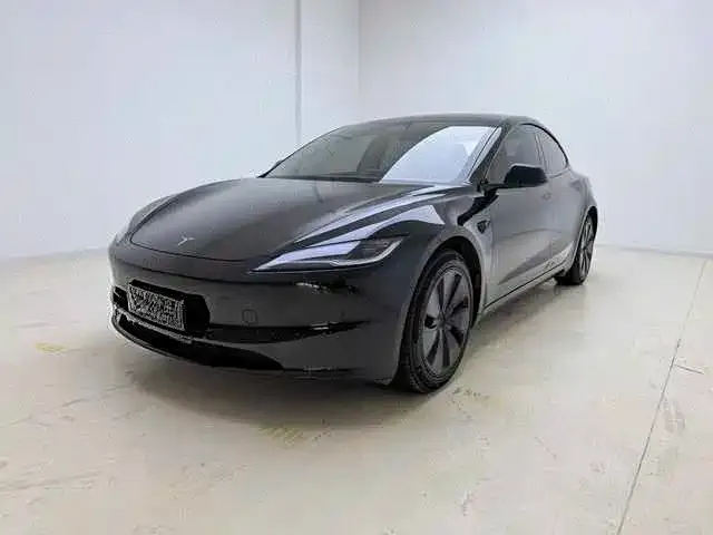 Tesla Model 3 — фото 1