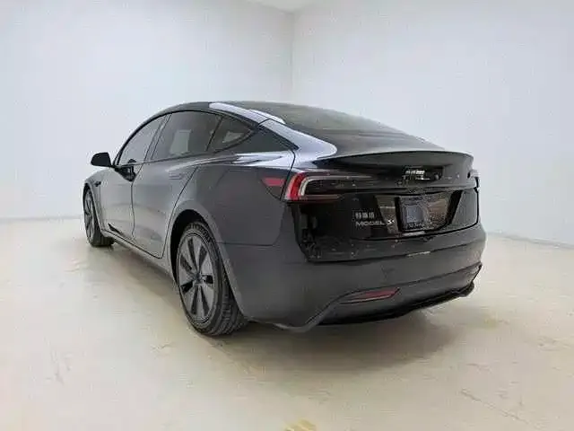 Tesla Model 3 — фото 6