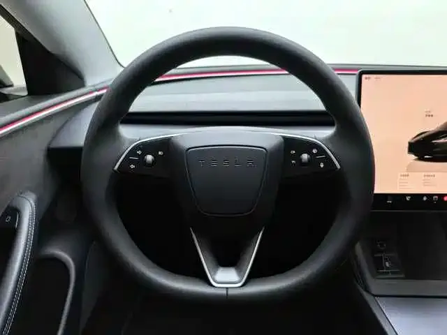 Tesla Model 3 — фото 10