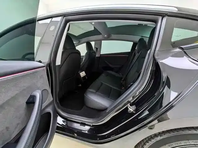 Tesla Model 3 — фото 3